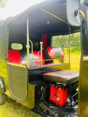 Bajaj RE 205 2010