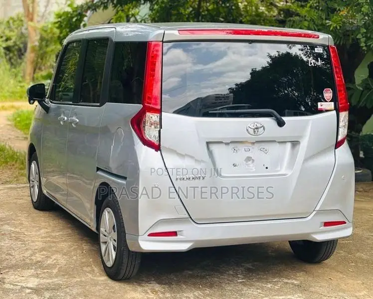 Toyota Roomy 2024
