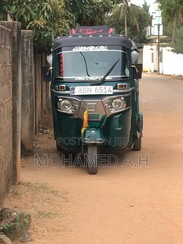 Bajaj RE 2016