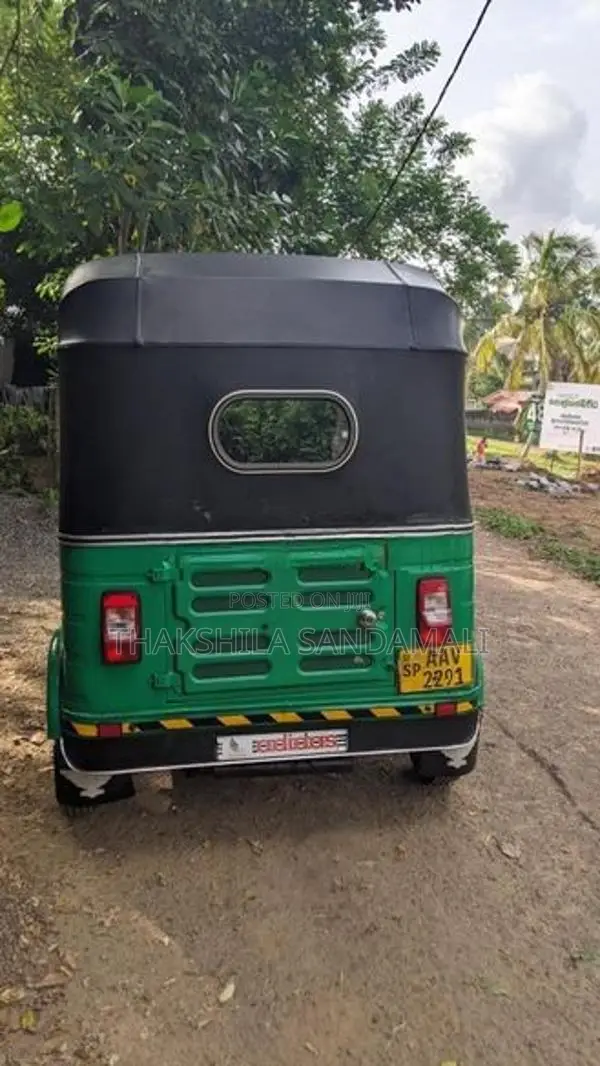 Bajaj RE 2015