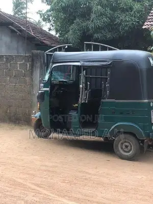 Bajaj RE 2016