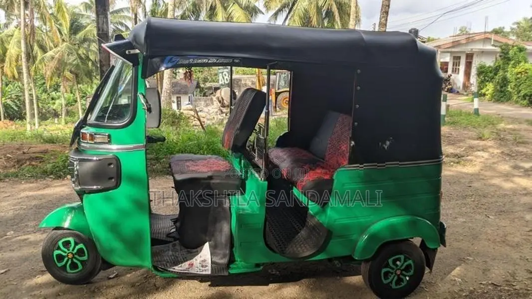 Bajaj RE 2015