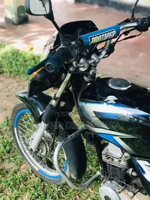 Bajaj CT100 2013
