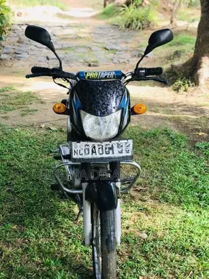 Bajaj CT100 2013