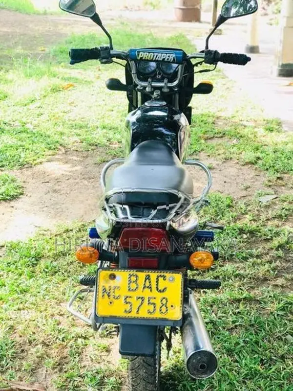Bajaj CT100 2013