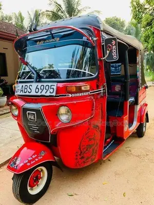 Bajaj RE 2018