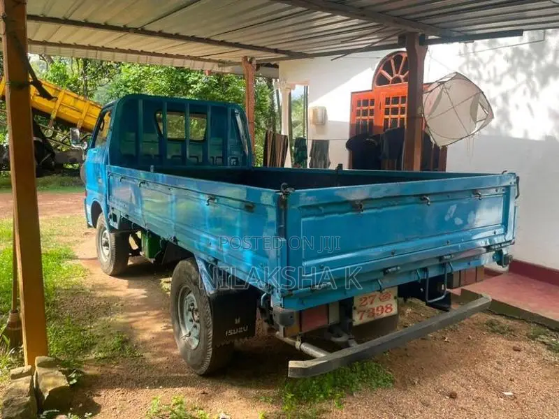 Isuzu AKD51 1976