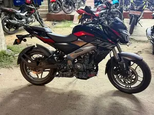 Bajaj Pulsar NS200 2025