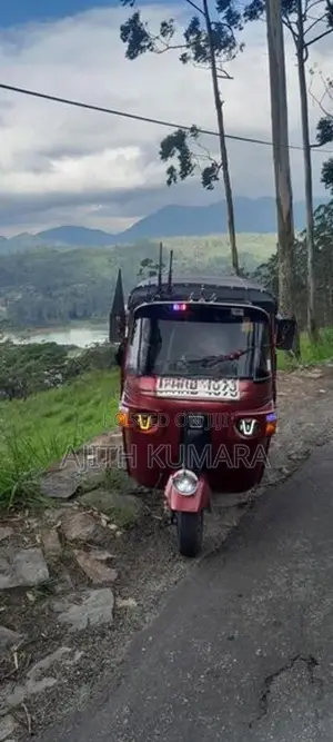 Bajaj RE 205 2012