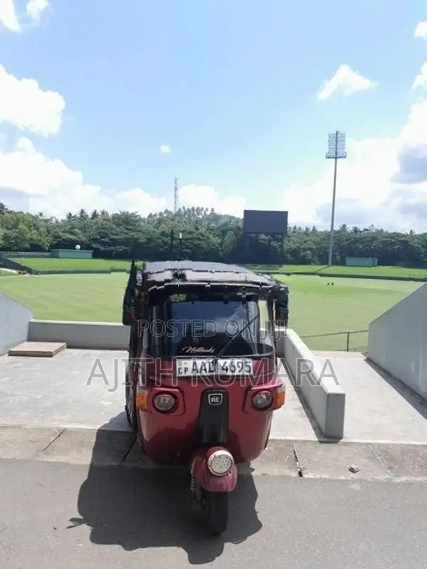 Bajaj RE 205 2012