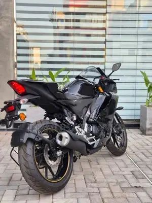 Yamaha R15 Black 2026