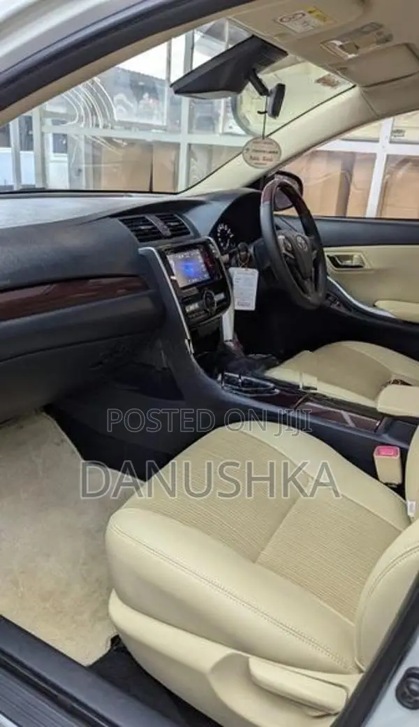 Toyota Premio 2018