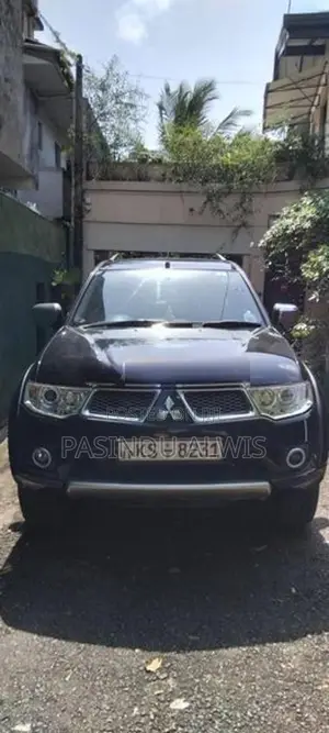 Mitsubishi Montero Sport 2011