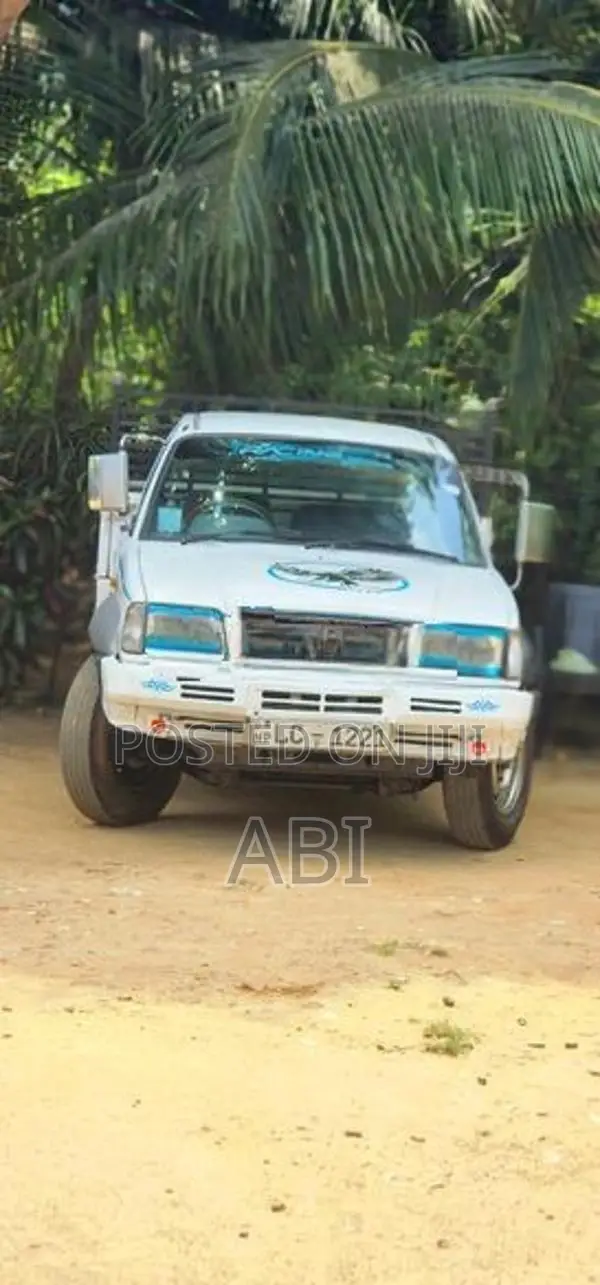 Tata 207 white 2005