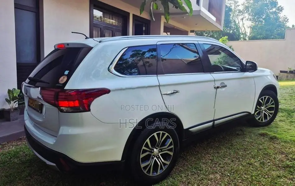Mitsubishi Outlander 7 Seater 2016