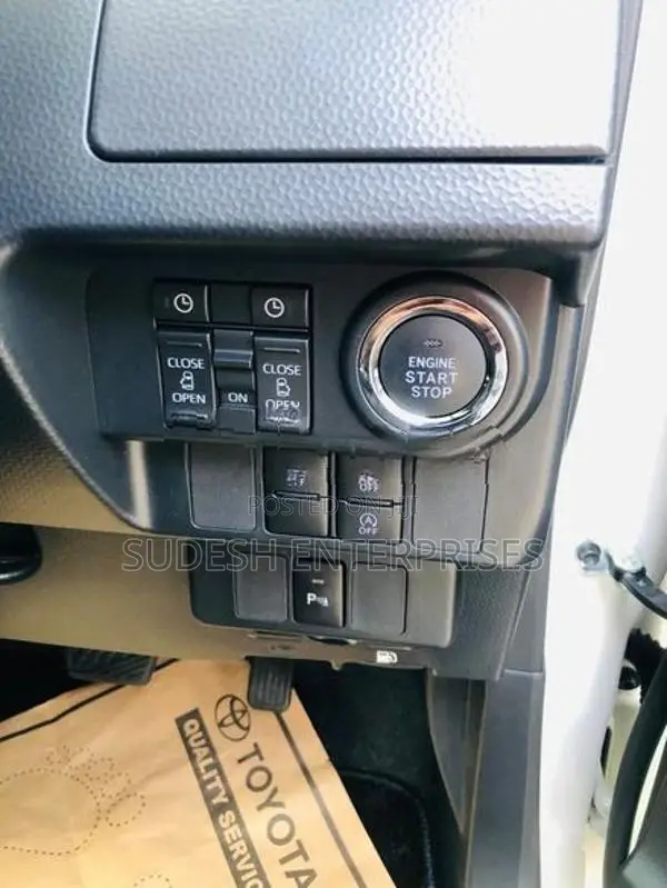 Toyota Roomy Custom GT 2025