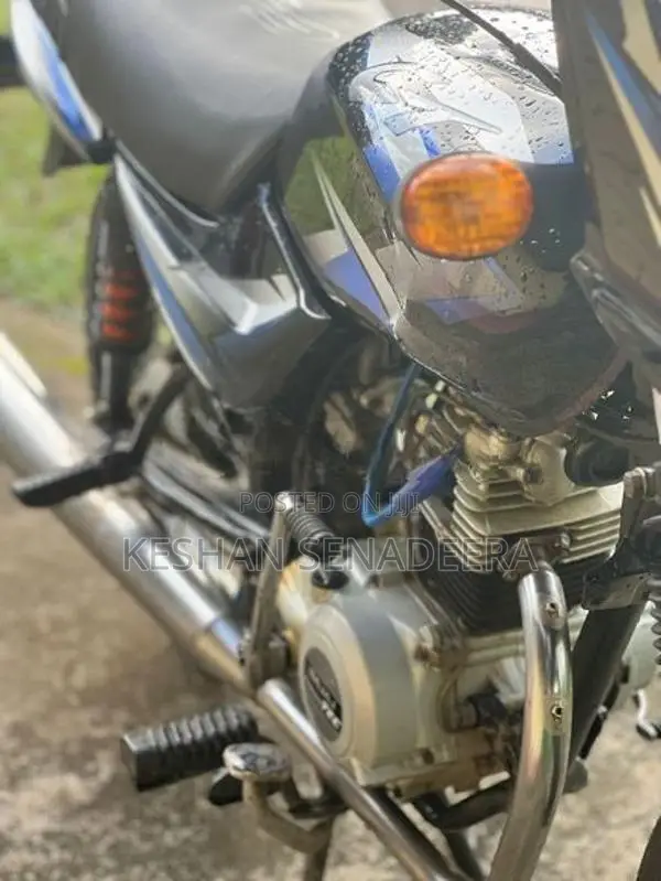 Bajaj CT100 2011