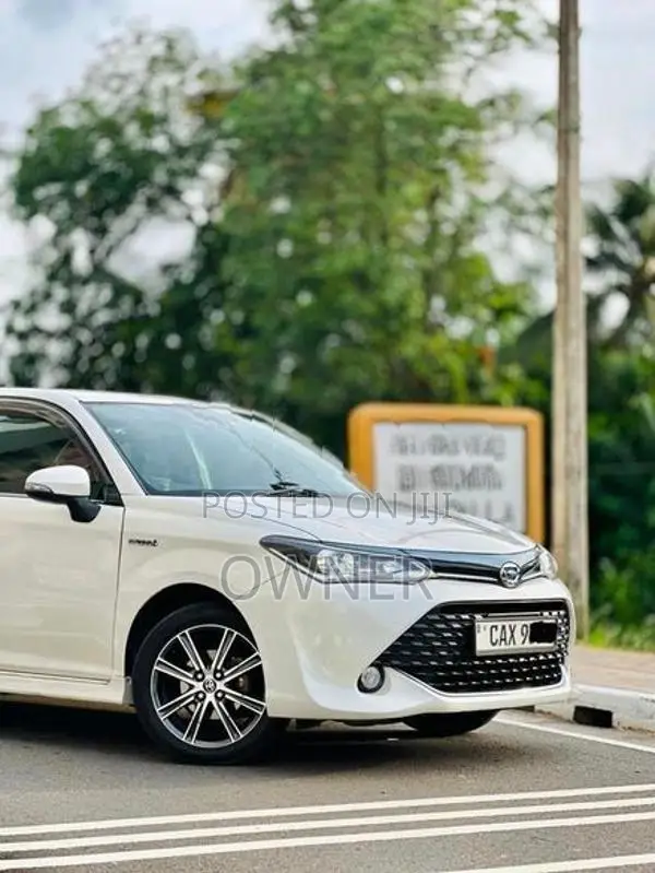 Toyota Axio Hybrid Wxb 2017