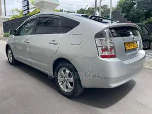 Toyota Prius NHW20 2011