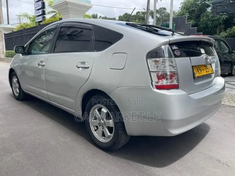 Toyota Prius NHW20 2011