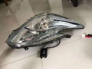 Toyota prius ZVW30 s grade 2011 headlight halogen right side