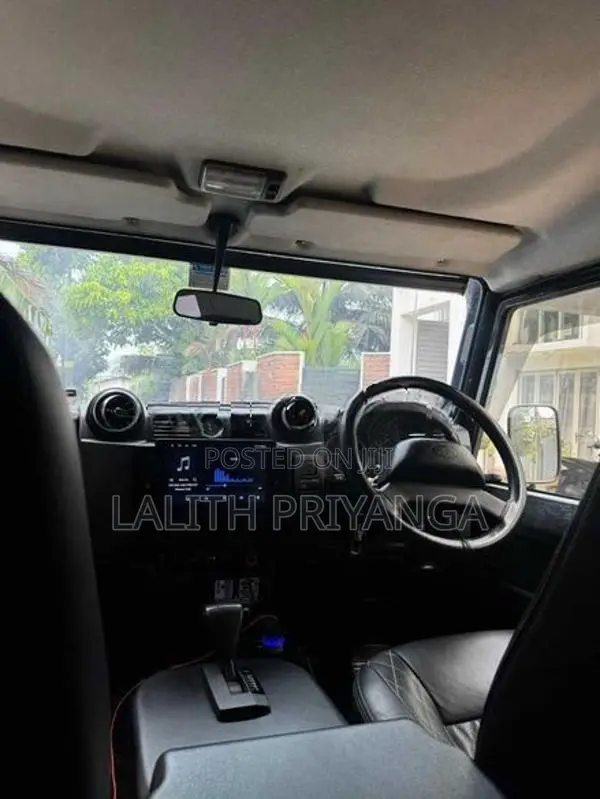 Land Rover Defender Auto 2015