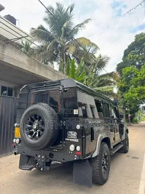 Land Rover Defender Auto 2015