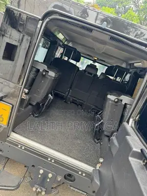 Land Rover Defender Auto 2015