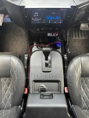 Land Rover Defender Auto 2015