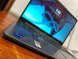 Core i5 (8GB RAM / 512GB SSD)