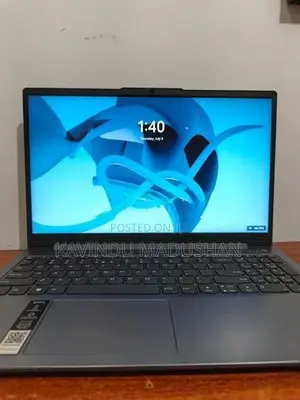 Core i5 (8GB RAM / 512GB SSD)