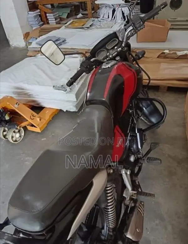 Bajaj V15 2016