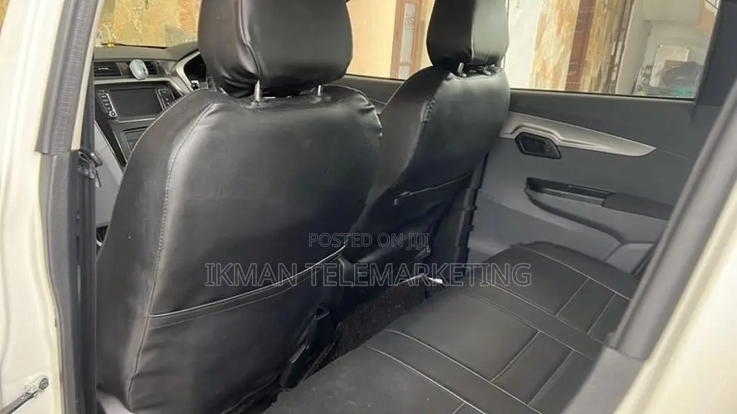 Mahindra KUV 100 2021