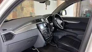 Mahindra KUV 100 2021