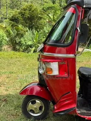 Bajaj RE 205 2012