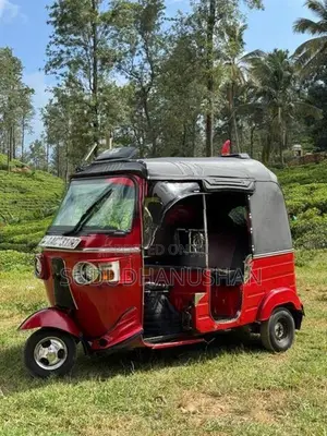 Bajaj RE 205 2012