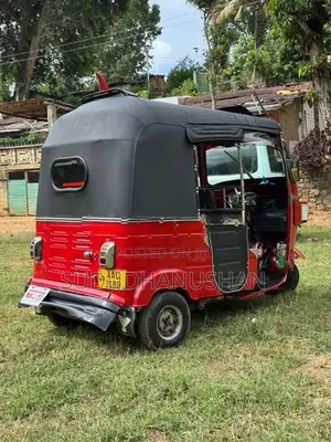 Bajaj RE 205 2012