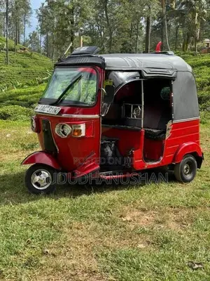 Bajaj RE 205 2012