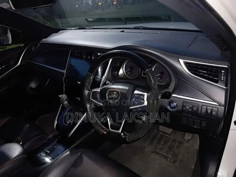 Toyota Harrier 2017