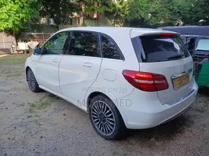 Mercedes Benz B200 2015
