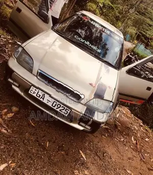 Suzuki Esteem 2000