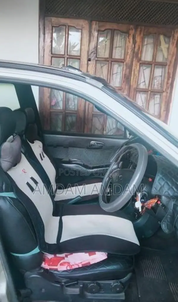 Suzuki Esteem 2000