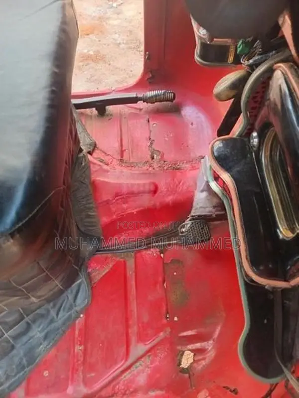 Bajaj RE 2005