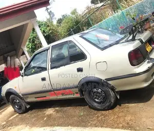 Suzuki Esteem 2000