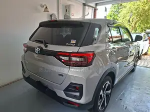 Toyota Raize Hybrid 2025