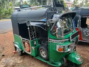 Bajaj RE 2000