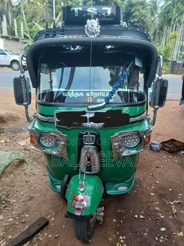 Bajaj RE 2000