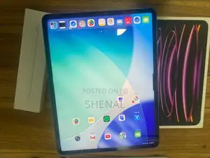 Apple iPad Pro 12.9-inch 6th Generation with pencil