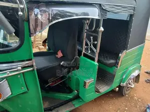 Bajaj RE 2000