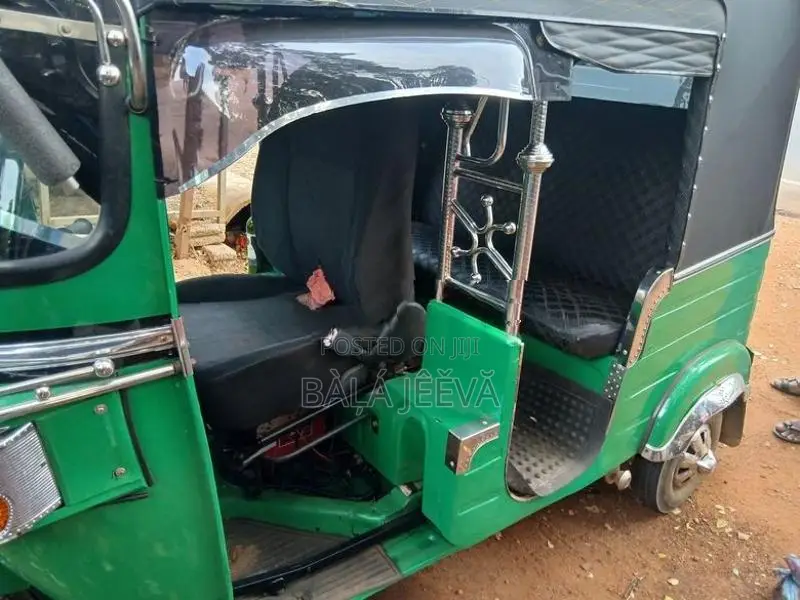 Bajaj RE 2000